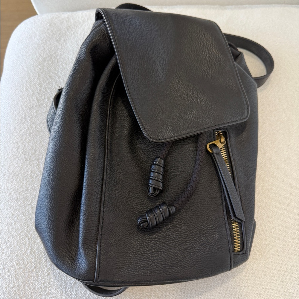 Universal Thread Black Backpack with Gold Accents - image 2